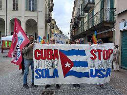 Cuba soffoca, Ivrea scende in piazza
