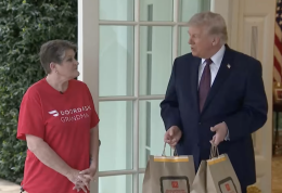 Trump ordina McDonald&rsquo;s: menu completo con propaganda