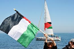 Gaza, la rotta della sfida: da Barcellona salpa una nuova flottiglia civile contro il blocco