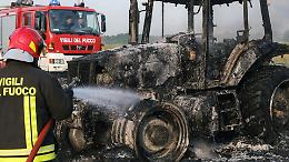 Trattore in fiamme a San Giorgio Canavese: mezzo distrutto