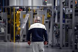 Stellantis chiude la produzione a Poissy: fine di un&rsquo;era, la fabbrica simbolo diventa centro di riciclo