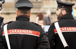 Tensione a Rivarolo: prende cibo e tenta di scappare senza pagare