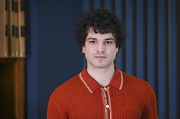 Leo Gassmann scuote Torino: &ldquo;L&rsquo;arte deve abbattere le barriere&rdquo;
