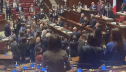 Decreto sicurezza, Meloni tira dritto: &ldquo;Non &egrave; un pasticcio&rdquo; ma scoppia il caos in Aula