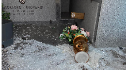 Raid al cimitero, tornano i ladri di rame: almeno sei tombe colpite a Santena