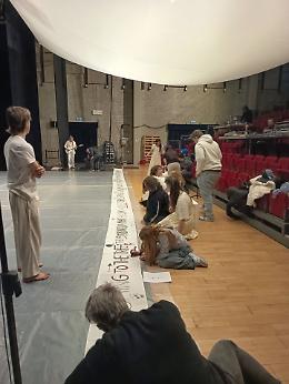 Dal pane al palcoscenico: studenti dell'Enaip alle prove dei Vangeli con Vacis e PoEM