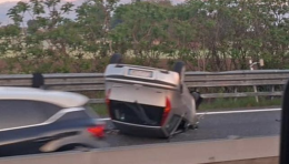 Auto si ribalta sul raccordo Torino-Caselle: traffico in tilt all&rsquo;alba