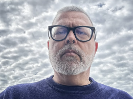 Frankie Hi-Nrg Mc torna all&rsquo;essenza: &ldquo;Voce e Batteria&rdquo; spoglia l&rsquo;hip hop fino all&rsquo;osso