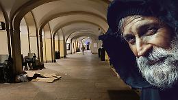 Senza pi&ugrave; il dormitorio, a Chivasso c'&egrave; chi passa la notte sotto i portici di via Torino