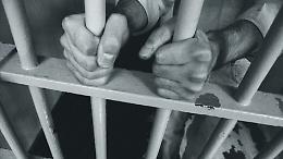 Torino, carcere fuori controllo: agente schiaffeggiato e calcinacci dal tetto