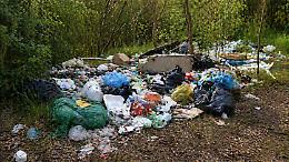 Rifiuti abbandonati, stretta a San Maurizio Canavese: 25 multati e denunciati
