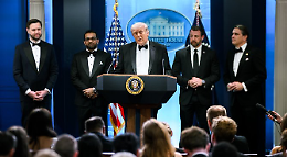 Washington Hilton, la notte in cui la sicurezza ha retto per un soffio. Cos&igrave; un uomo armato ha mandato nel caos la cena dei corrispondenti con Donald Trump