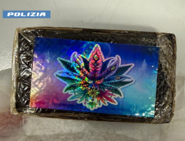 Fermati con quasi 1 kg di hashish: tre giovanissimi arrestati a Torino