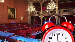 Notte in Sala Rossa a Torino: bilancio approvato alle 5 del mattino dopo 14 ore di scontro politico