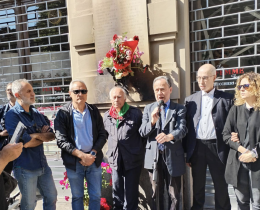 Lapide incendiata a Vanchiglia, la risposta della citt&agrave;: &ldquo;Non ci faremo intimidire&rdquo;