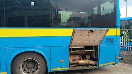 Raid nel deposito Gtt di Chivasso: sette autobus fuori uso dopo i furti