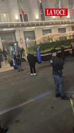 Insulti a Carlos Alcaraz davanti all’hotel di Torino: il video fa il giro del web
