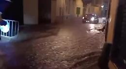 Canavese sott'acqua: allagamenti e piogge torrenziali. A Pont Canavese il Comune ordina ai cittadini di restare a casa