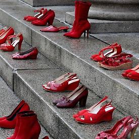 Rivarolo accende il 25 novembre: spettacoli, camminate e vetrine arancioni contro la violenza sulle donne