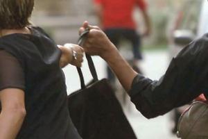 Scippo in pieno giorno: Barriera di Milano è ormai fuori controllo