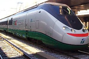Donna morta sotto un treno: caos sulla linea convenzionale Torino-Milano