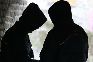 Droga, soldi e minacce: tenta di riscuotere con la forza, arrestato 40enne