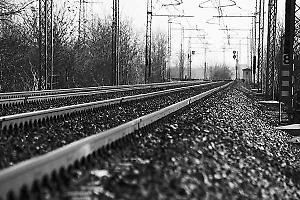 Uomo travolto dal treno, disagi sulla rete ferroviaria