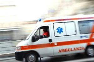 Scontro tra auto e ciclomotore a Torino Parella: 18enne trasportato al CTO