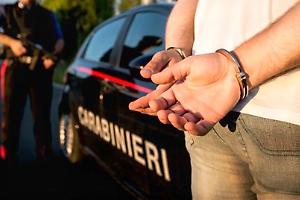 Rapina alle Poste con una pistola giocattolo: minorenne fermato poco dopo con il bottino nello zaino