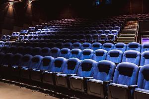 Sette anni e sei mesi per l’aggressione nei bagni del cinema: condannato un 22enne