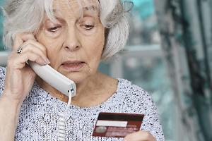 “Nonna, è successo un incidente”: truffata con la voce del nipote clonata dall’IA. Anziana muore per lo choc