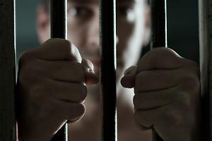 Carcere di Ivrea, detenuti devastano la cella e minacciano di incendiare il reparto