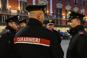 Mangia in una pizzeria di Settimo Torinese. Non vuole pagare. E il titolare chiama i carabinieri