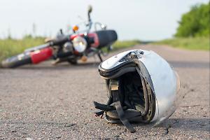 Auto contro moto a Cuorgnè: centauro a terra, traffico in tilt