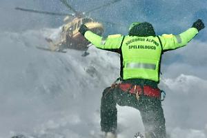Valanga in Valle d'Aosta, due scialpinisti salvati: uno è grave