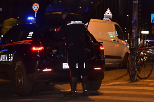 Settimo Torinese, ubriaco molesta clienti e personale tra lavanderia e pizzeria: denunciato un 45enne