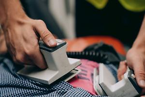 Rubato di nuovo il defibrillatore dedicato a Lorenzo, il 14enne morto a Torino