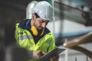 Lavoro in nero, alloggi fatiscenti e macchinari senza protezioni: Blitz nella fabbrica di Revislate