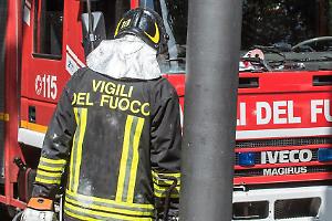 Incendio in piazza Europa a San Mauro Torinese: una macchina va a fuoco