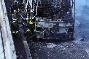 Faida tra famiglie rom a Torino: incendia un camper con dentro sorella e nipotina di 6 anni