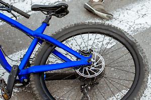 Orbassano, ciclista travolto da un tir: è in fin di vita