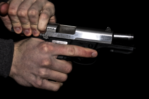 Tentata rapina con pistola giocattolo. La cassiera reagisce e sventa il colpo