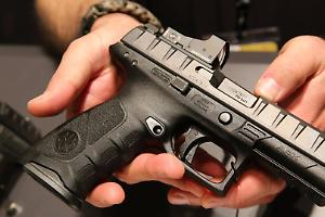 Assolti per aver custodito armi ereditate: il tribunale smonta una legge del ’67 e accende la miccia della riforma