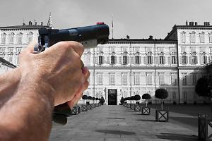 Sparatoria a Torino in piena mattinata: 32enne ferito alla gamba