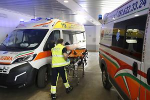 Bambino di 8 anni precipita da un lucernario mentre va a scuola