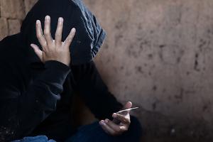 Arrestato minorenne con hashish e coltello: nascondeva la droga in un pacco di biscotti