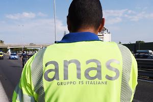 Scontro auto-camion paralizza la tangenziale Sud di Torino