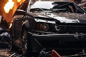 Paura in Corso Re Arduino a Rivarolo: scontro tra due auto davanti alla Maw, illesi una donna con due bambini e un uomo