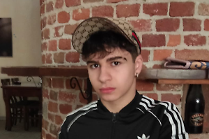 Lorenzo muore a 14 anni: lividi sul volto, domande senza risposta