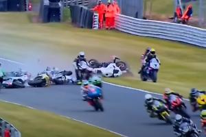 Tragedia in moto: 2 piloti morti nel terribile incidente della British Supersport (VIDEO)